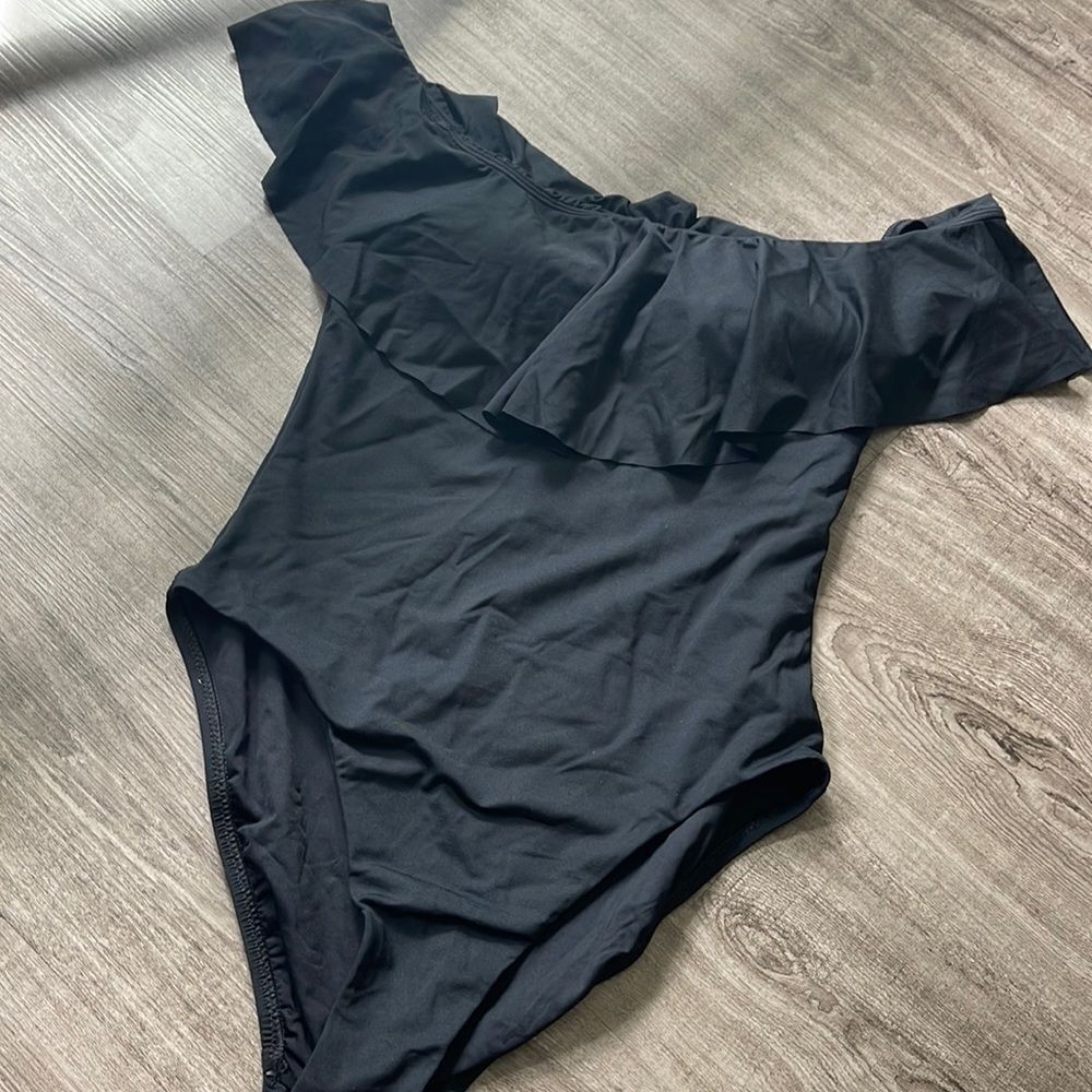 Trina Turk Sz 6 Gypsy Solid Black One Piece Ruffle Swimsuit